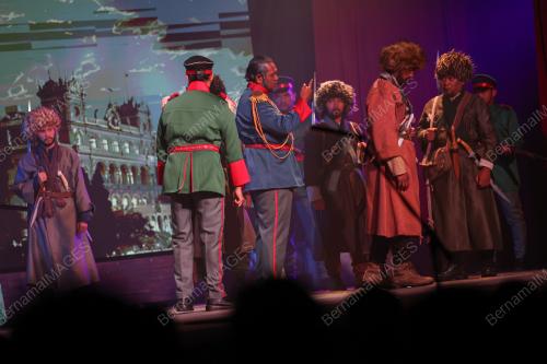 PEMENTASAN PERDANA TEATER HAJI MURAT