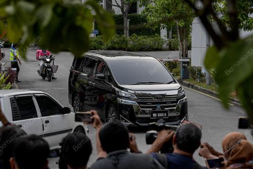 BEBERAPA KENDERAAN MEMBAWA MENTERI TIBA DI RUMAH PERDANA MENTERI