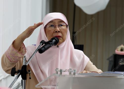 DATUK SERI DR WAN AZIZAH WAN ISMAIL