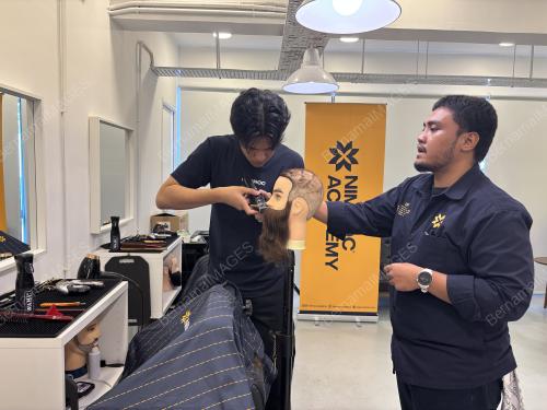 NIMROC-DARI PASAR MALAM KE EMPAYAR PENDANDAN RAMBUT
