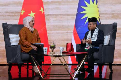 DATUK SERI PROF DR AWANG SARIYAN