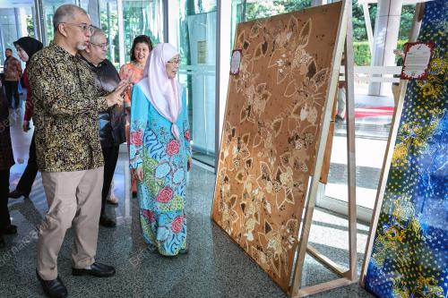 DATUK SERI DR WAN AZIZAH WAN ISMAIL