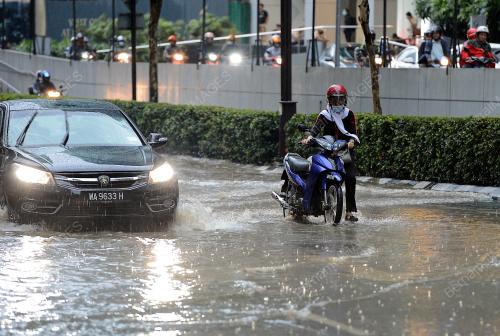 BANJIR KILAT