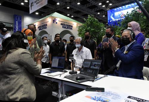DATUK SERI ISMAIL SABRI YAAKOB
