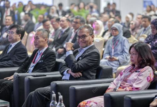 DATUK SERI DR DZULKEFLY AHMAD