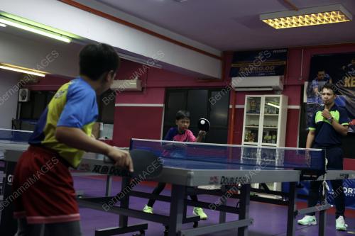 PEMAIN CILIK PING PONG