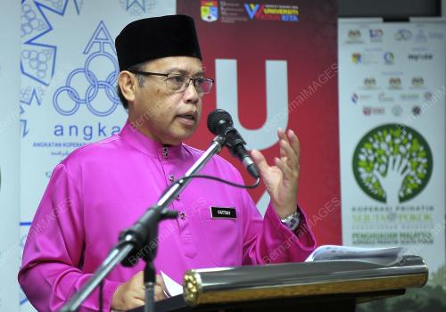 DATUK SERI DR ABDUL FATTAH