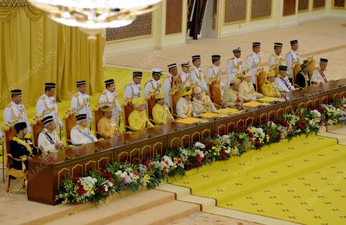 KL69_13122016_AGONG