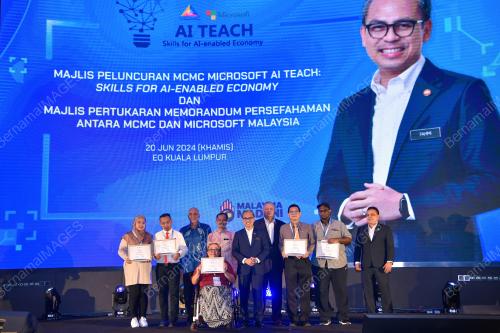 FAHMI FADZIL