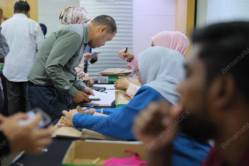 TAKLIMAT DAN MENANDATANGANI BORANG OSPYEN SSPA
