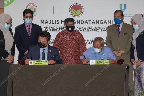 DATUK DR MOHD KHAIRUDDIN AMAN RAZALI