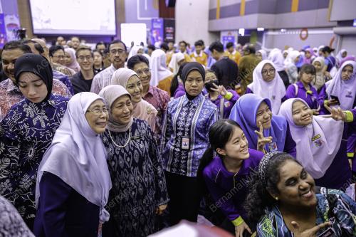 DATUK SERI DR WAN AZIZAH WAN ISMAIL