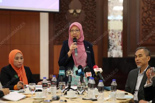 DR ZALIHA MUSTAFA