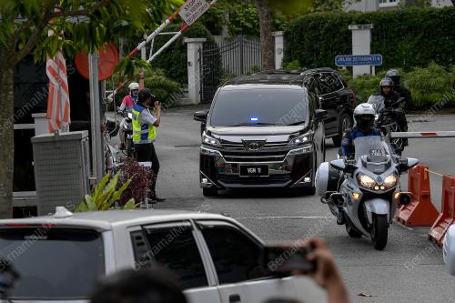 BEBERAPA KENDERAAN MEMBAWA MENTERI TIBA DI RUMAH PERDANA MENTERI