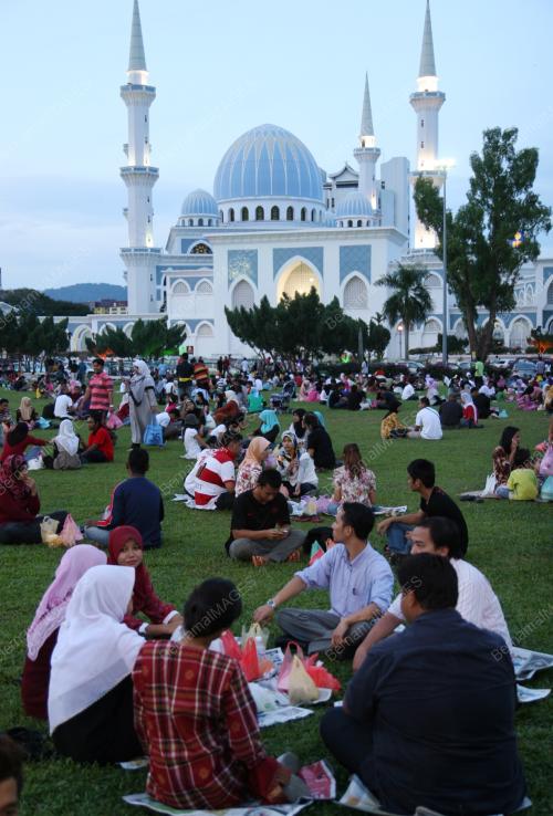 BERBUKA PUASA