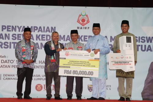 SENATOR DATUK DR MOHD NA'IM MOKHTAR