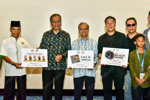 DATUK SERI DR DZULKEFLY AHMAD