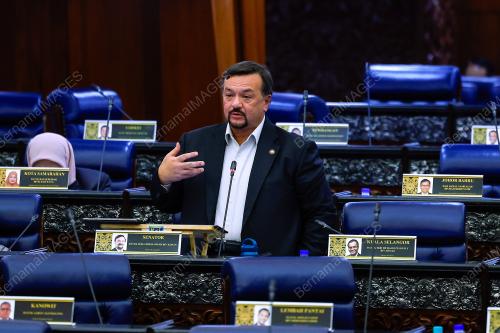 DATUK SERI AMIR HAMZAH AZIZAN