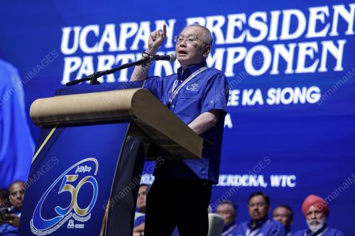 DATUK SERI DR WEE KA SIONG
