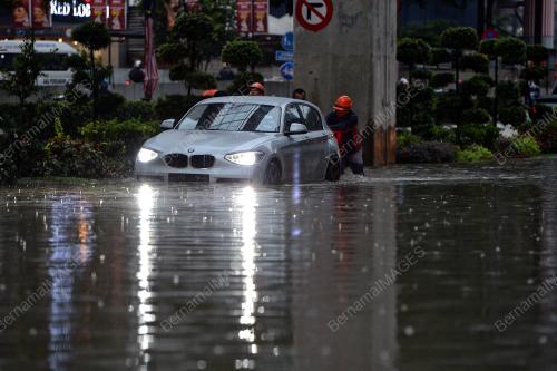 BANJIR KILAT