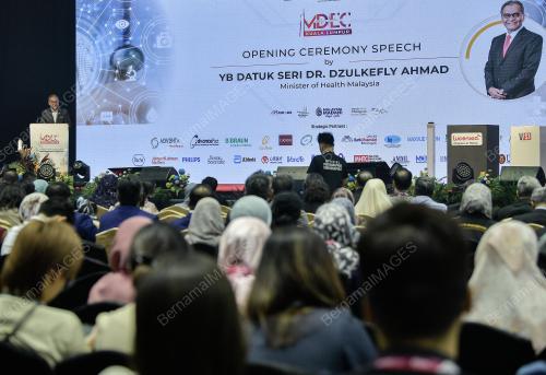 DATUK SERI DR DZULKEFLY AHMAD