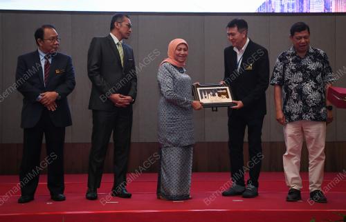 DATUK SERI NANCY SHUKRI