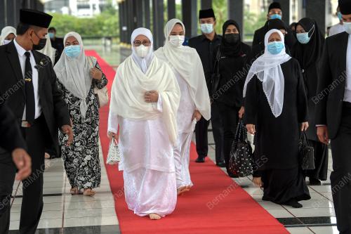 TUNKU HAJAH AZIZAH AMINAH MAIMUNAH ISKANDARIAH