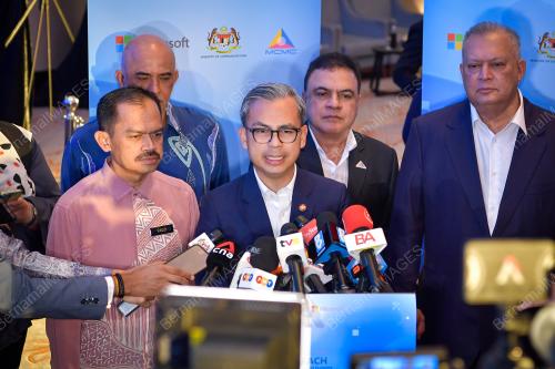 FAHMI FADZIL