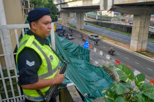 TANAH RUNTUH TAMAN BUNGA RAYA