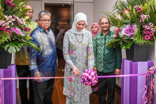 PAMERAN RAHSIA KEBAYA