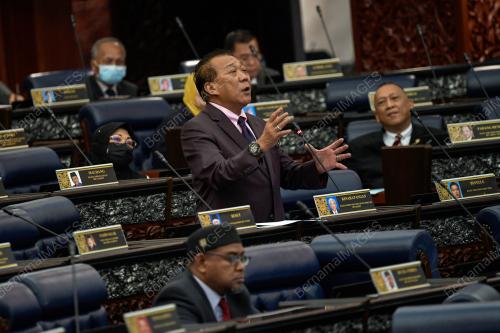 DATUK SERI BUNG MOKTAR RADIN