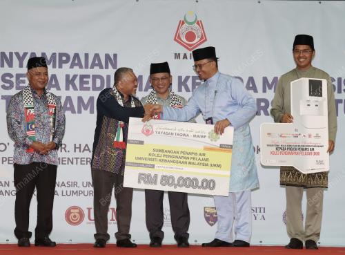 SENATOR DATUK DR MOHD NA'IM MOKHTAR