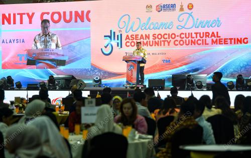 DATUK SERI TIONG KING SING