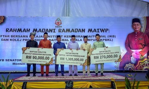 DATUK DR MOHD NA'IM MOKHTAR