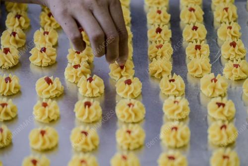 PERSIAPAN BISKUT RAYA