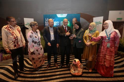 DATUK DR AHMAD PARVEEZ GHULAM KADIR