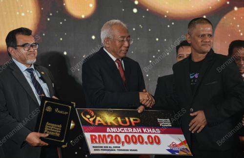 DATUK SERI MAHDZIR KHALID