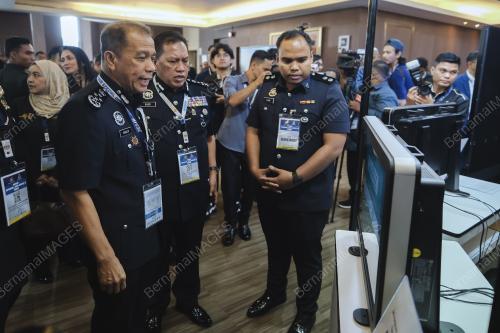 DATUK SERI MOHD KHALID ISMAIL