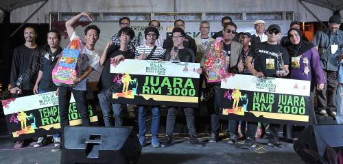 KL71_26112016_BUSKERS