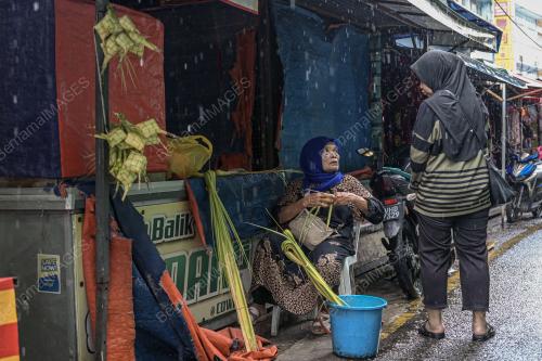 KELONGSONG KETUPAT