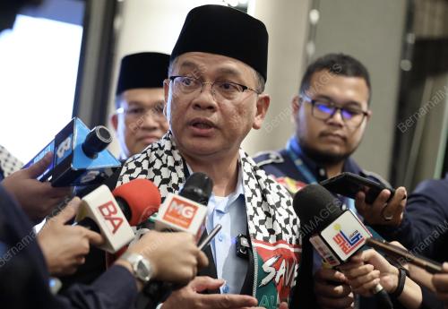 SENATOR DATUK DR MOHD NA'IM MOKHTAR