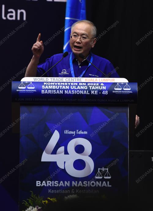 DATUK SERI DR WEE KA SIONG