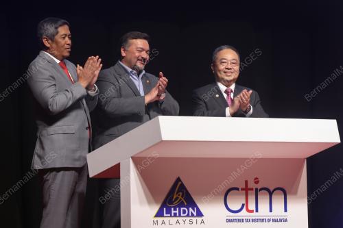 DATUK SERI AMIR HAMZAH AZIZAN