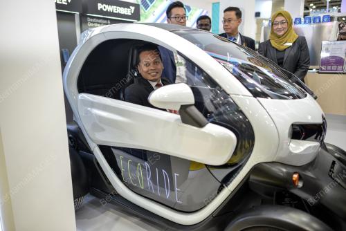 NIIK NAZMI NIK AHMAD