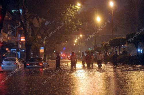 KL72_10042013_BANJIR