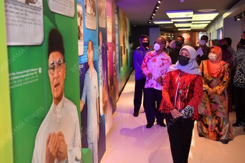 DATUK SERI NANCY SHUKRI