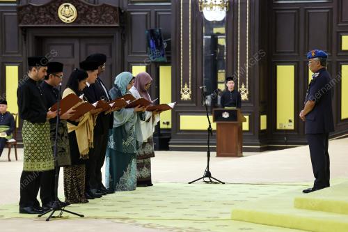 AL-SULTAN ABDULLAH RI'AYATUDDIN AL-MUSTAFA BILLAH SHAH