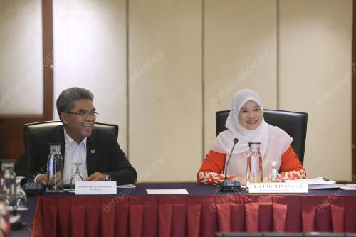 FADLINA SIDEK