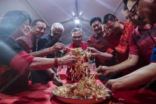 FAHMI FADZIL
