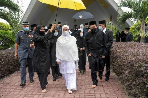TUNKU HAJAH AZIZAH AMINAH MAIMUNAH ISKANDARIAH